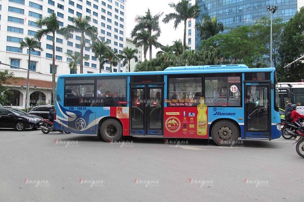 ranee quảng cáo trên xe buýt