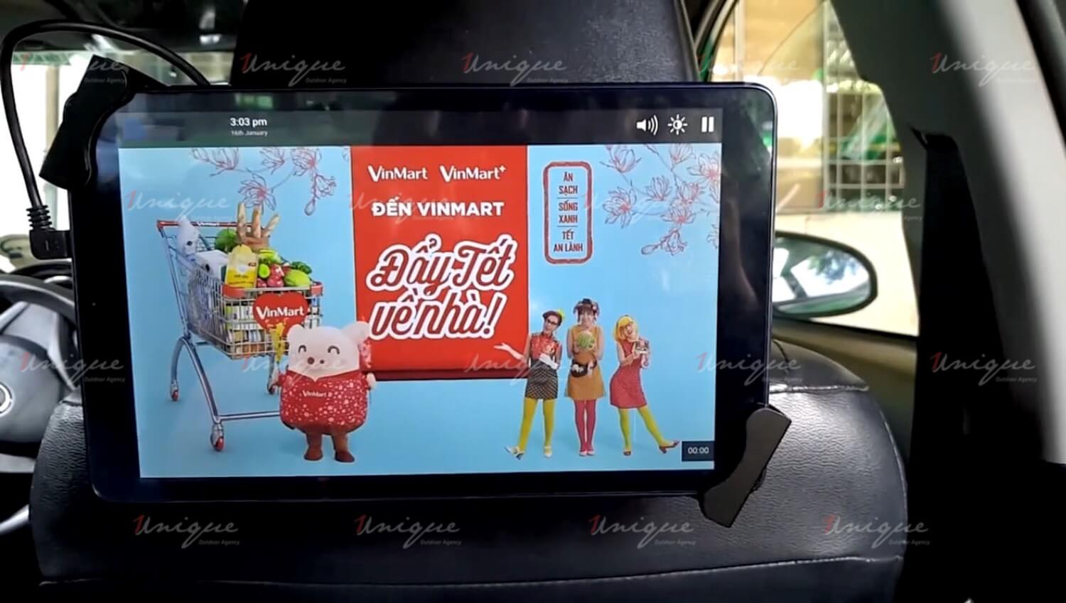 vinmart quảng cáo trên màn hình lcd trong ô tô