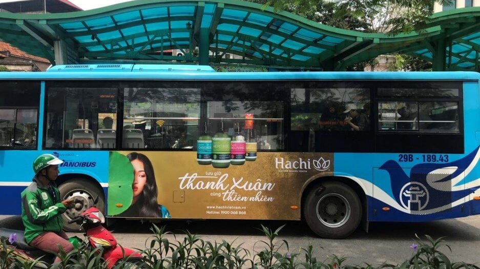quảng cáo xe buýt cho mỹ phẩm hachi