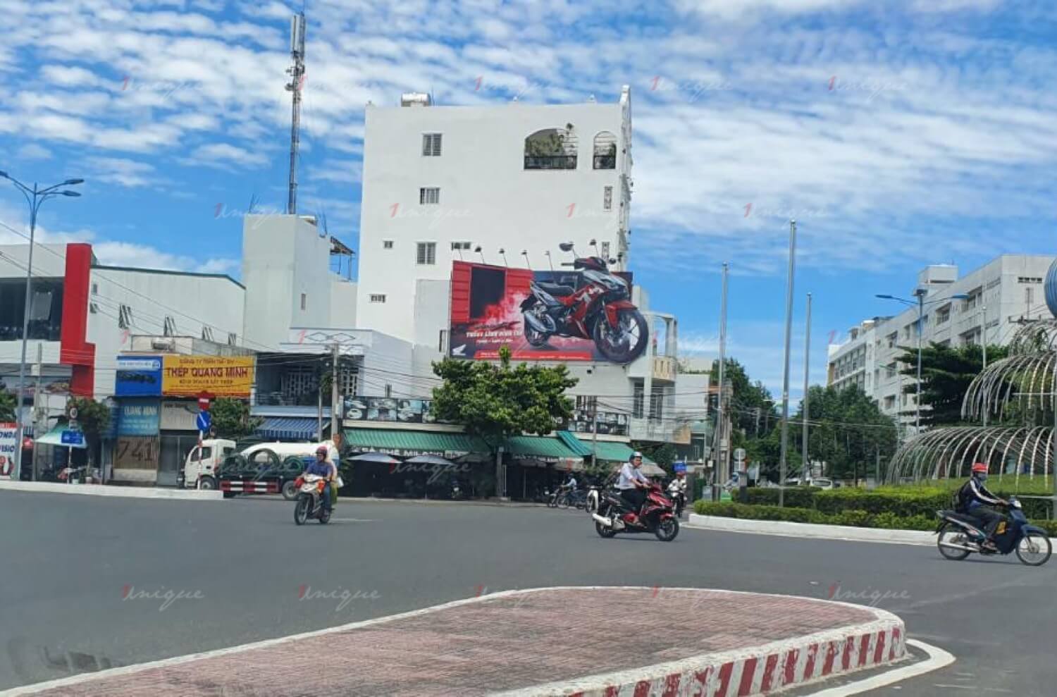 Màu sắc trong thiết kế quảng cáo ngoài trời