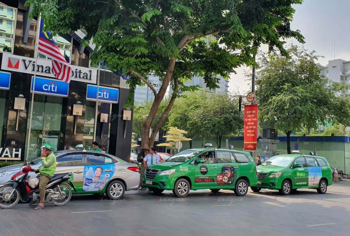 Quảng cáo trên xe taxi là gì và ưu điểm