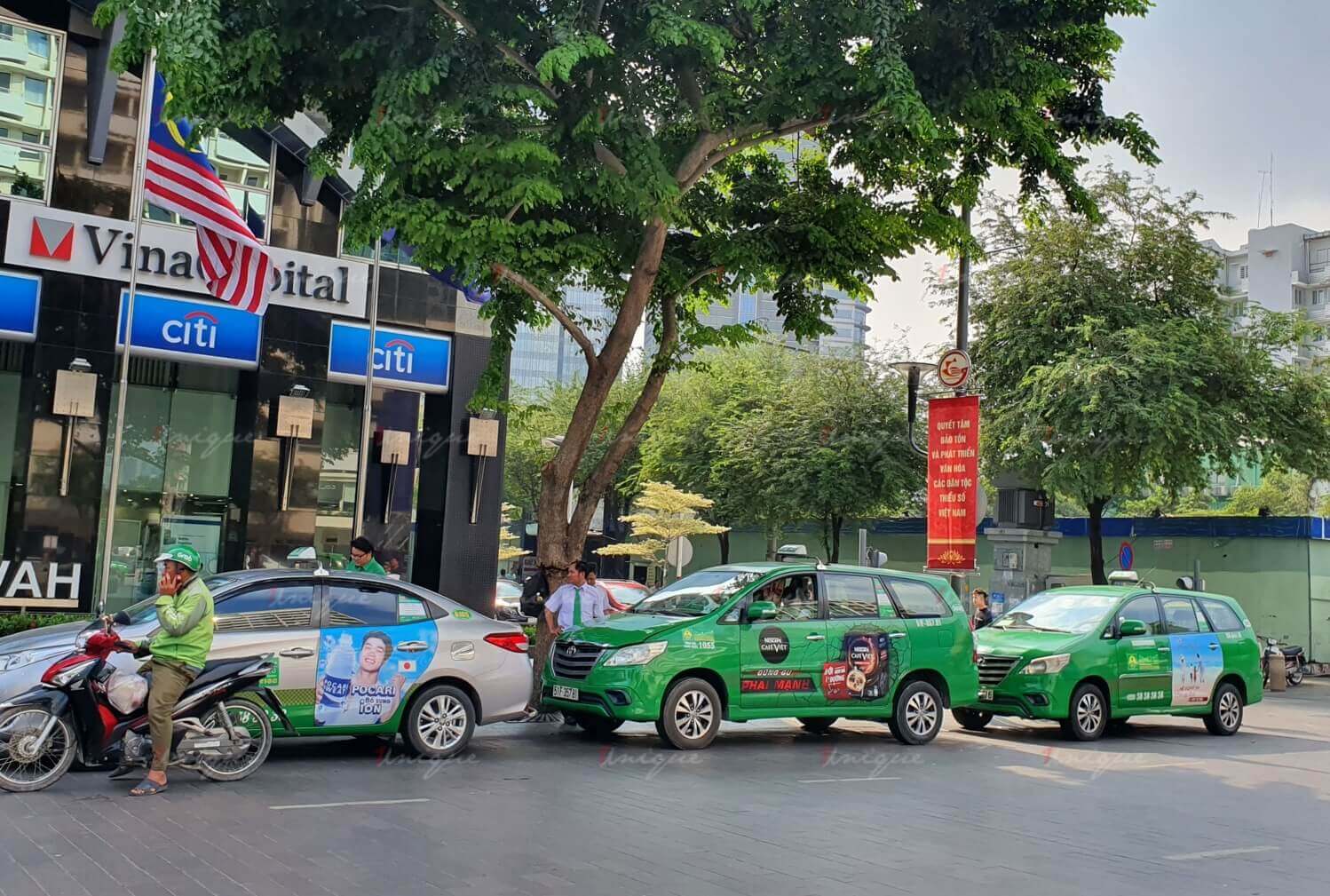 Quảng cáo trên xe taxi là gì và ưu điểm của hình thức này Quảng cáo trên xe taxi là gì và ưu điểm
