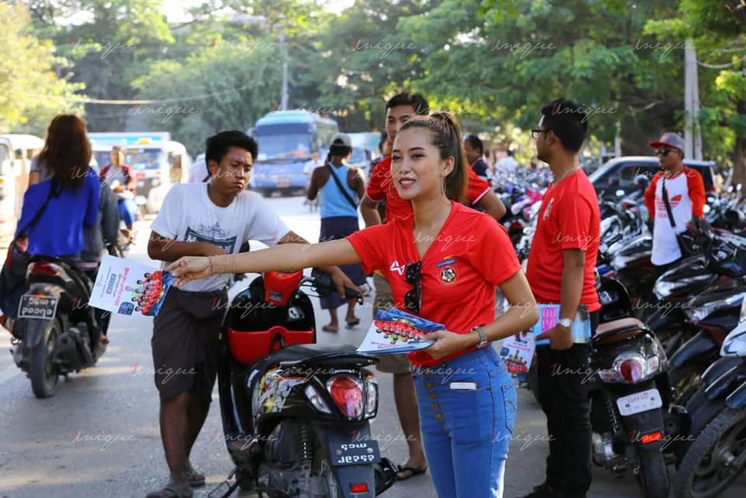 Quảng cáo tại bãi đỗ xe - Trực quan và gần gũi Quảng cáo tại bãi đỗ xe