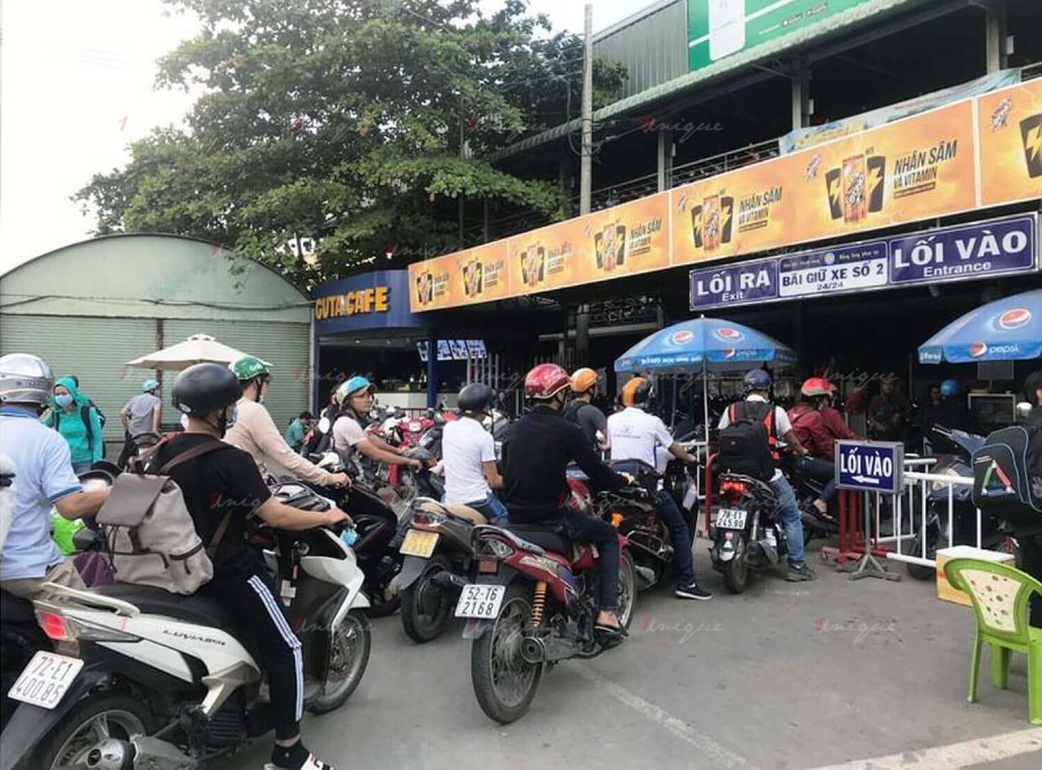 Quảng cáo tại bãi đỗ xe - Trực quan và gần gũi Quảng cáo tại bãi đỗ xe