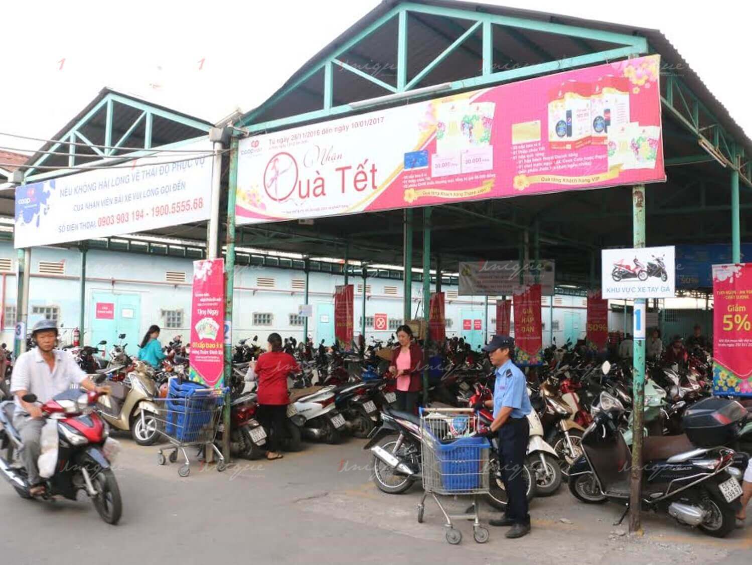 Quảng cáo tại bãi đỗ xe - Trực quan và gần gũi Quảng cáo tại bãi đỗ xe