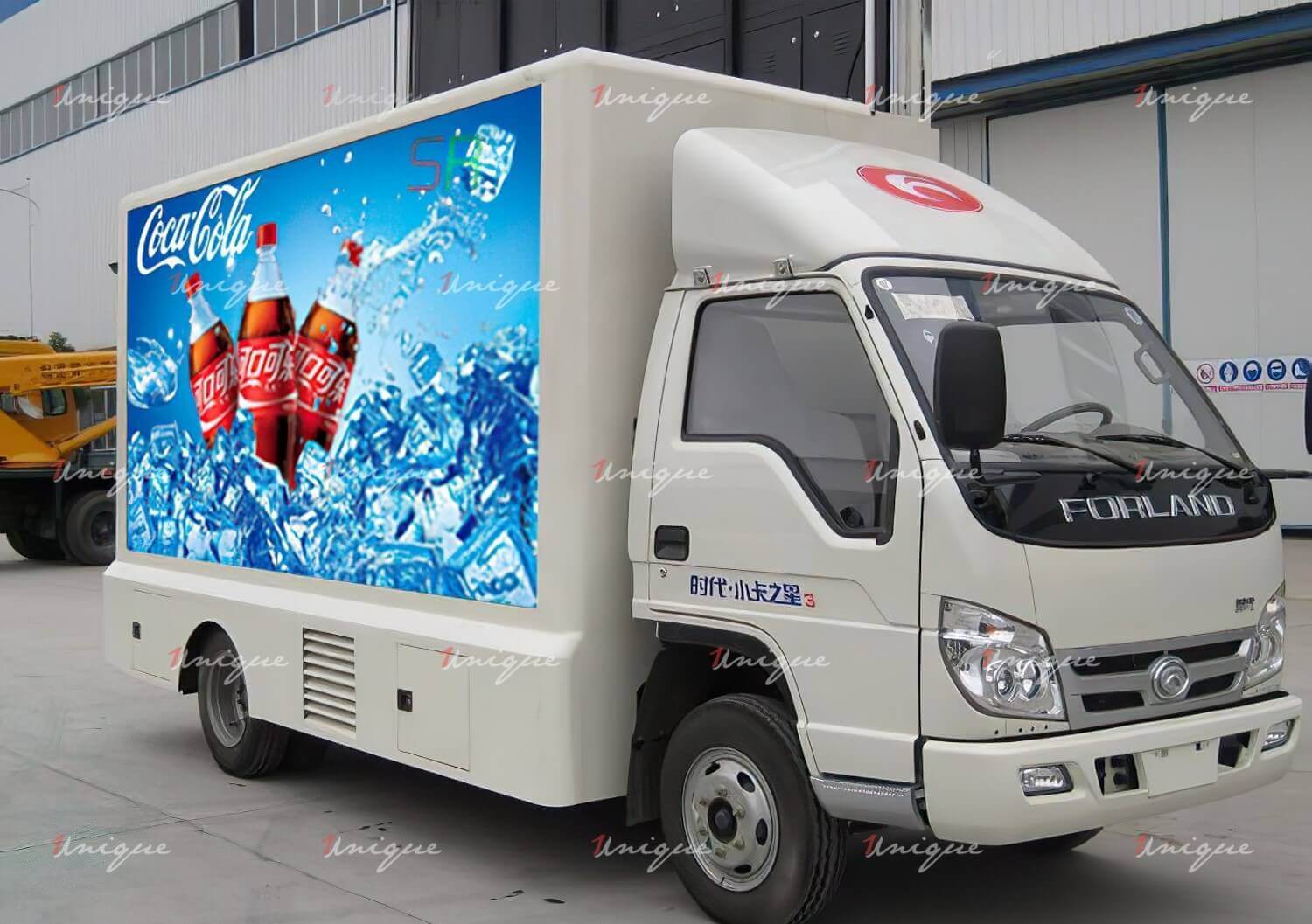 quảng cáo trên xe tải