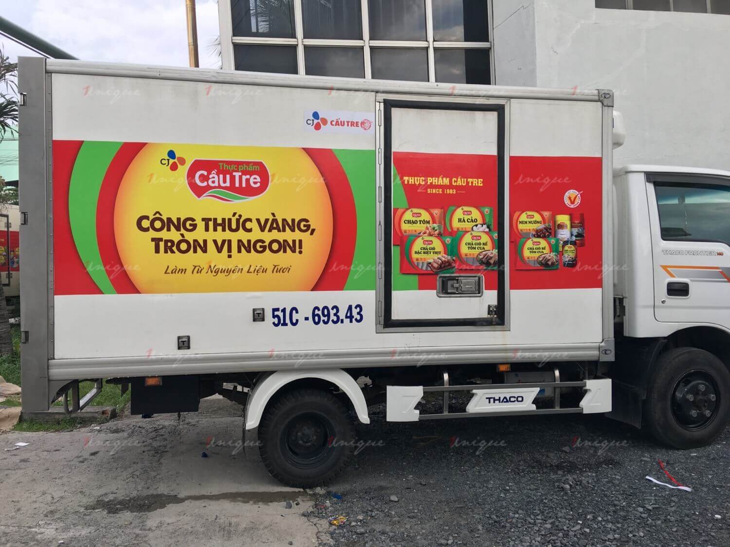 quảng cáo trên xe tải