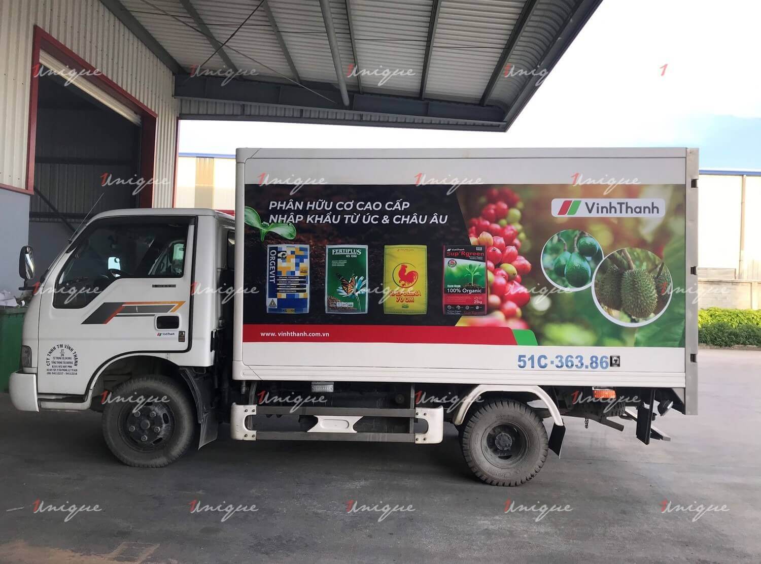 quảng cáo trên xe tải