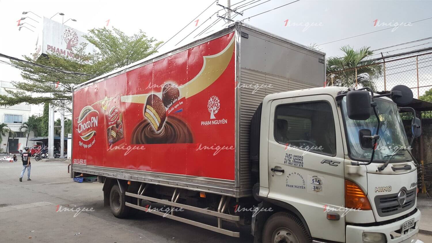 quảng cáo trên xe tải