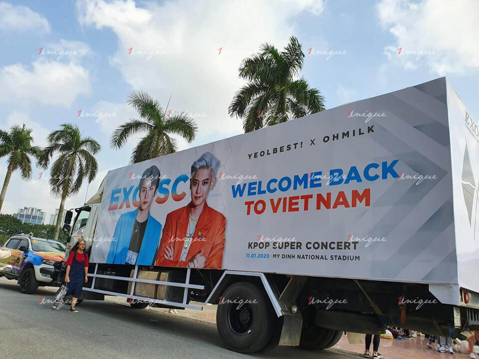 quảng cáo trên xe tải