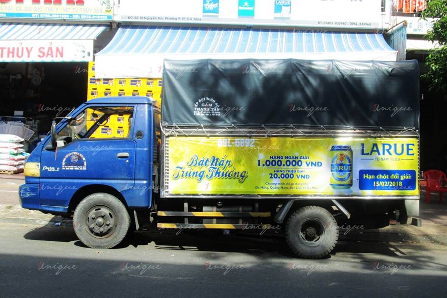 quảng cáo trên xe tải