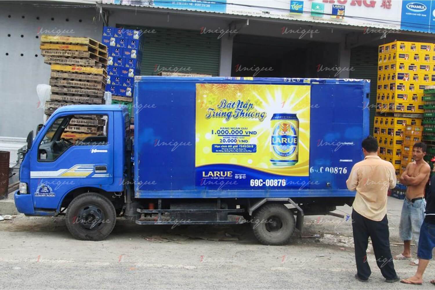 quảng cáo trên xe tải