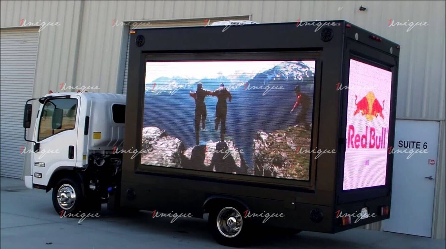 quảng cáo trên xe tải