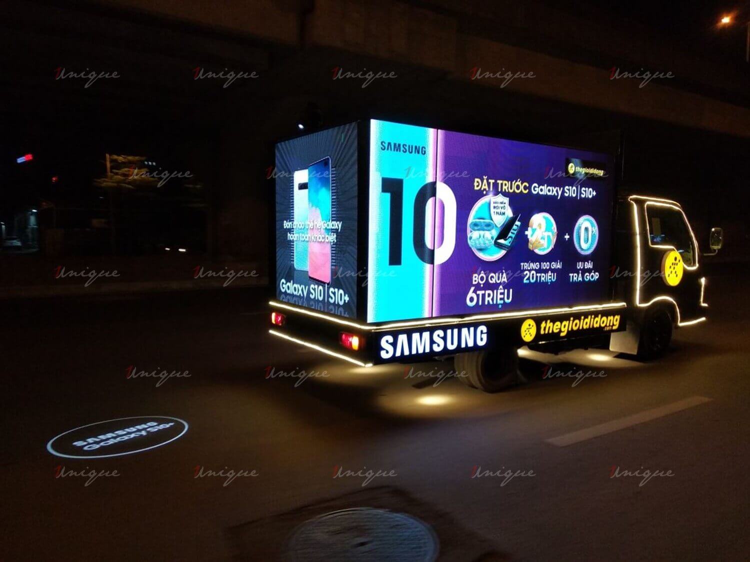 quảng cáo trên xe tải