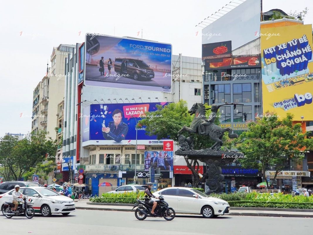 Quảng cáo ngoài trời tại Hồ Chí Minh: Sôi động và đa dạng