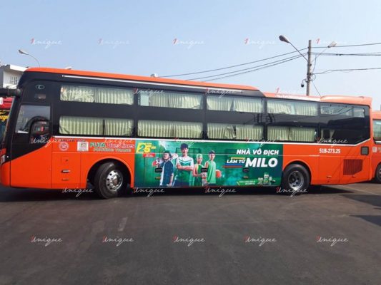 quảng cáo trên xe khách