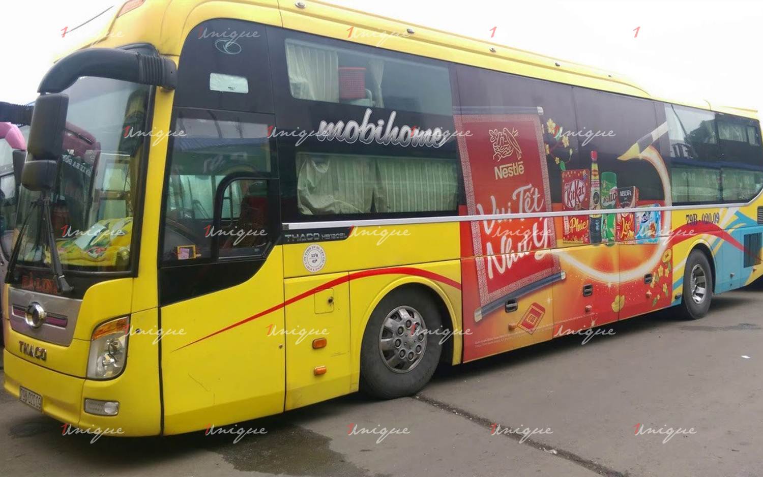 quảng cáo trên xe khách