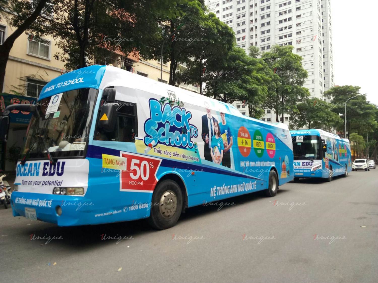 quảng cáo trên xe khách