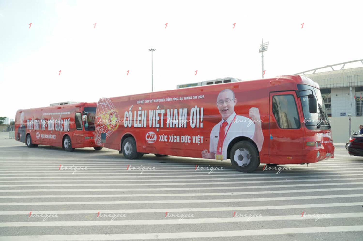 quảng cáo trên xe khách