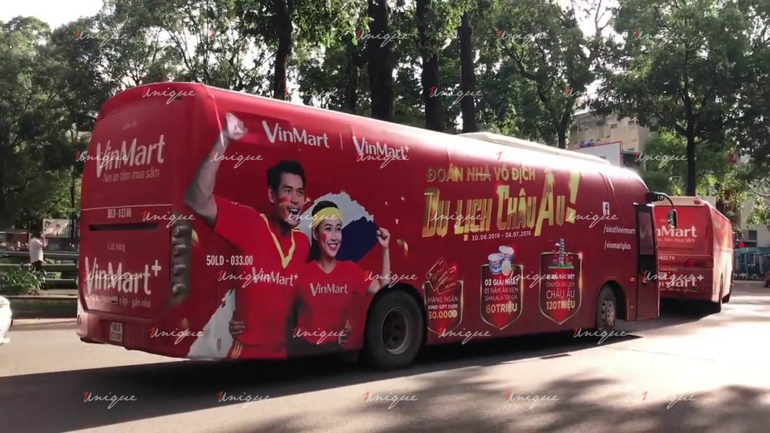 quảng cáo trên xe khách