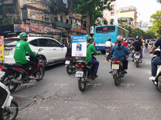 quảng cáo trên xe máy