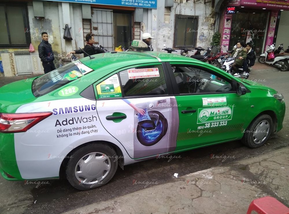 dán quảng cáo tràn đuôi xe taxi