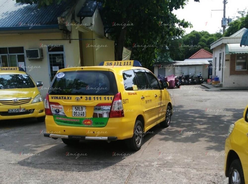 Dán quảng cáo trên đuôi xe taxi với nhiều ưu điểm nổi bật