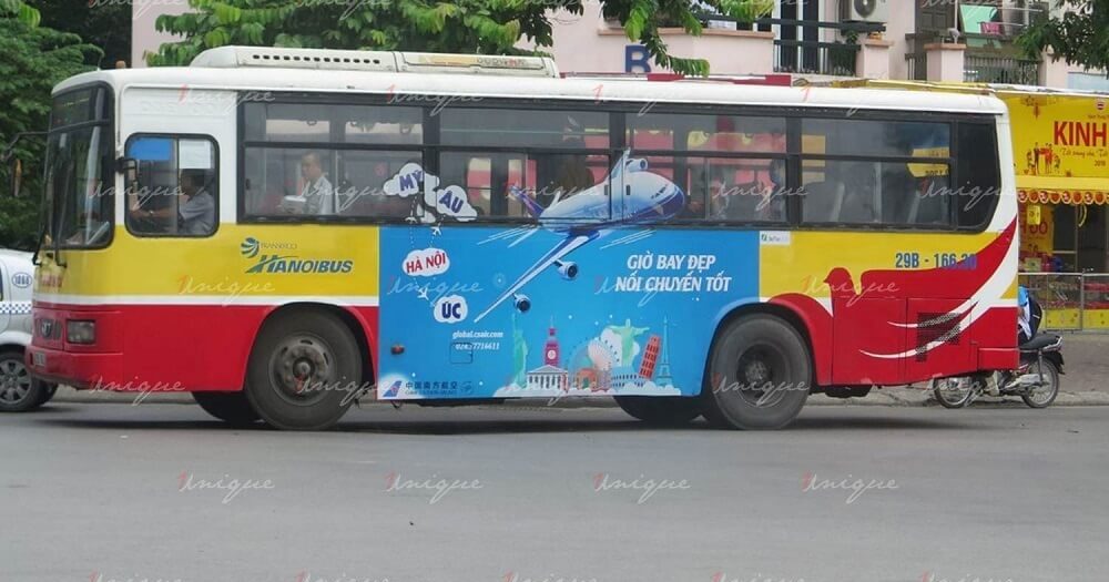 quảng cáo die-cut trên xe buýt