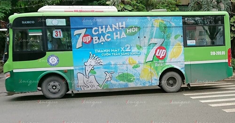 quảng cáo tràn kính trên xe buýt