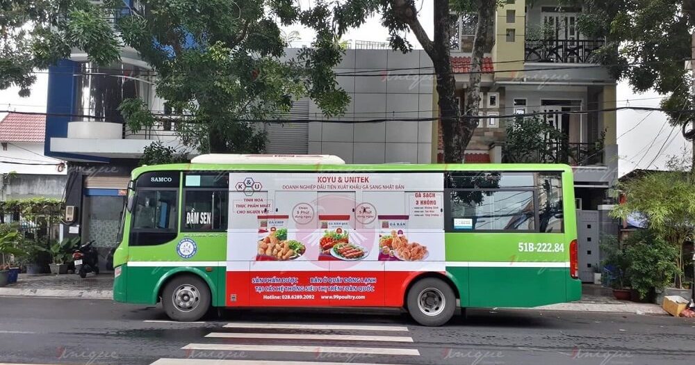 quảng cáo tràn kính trên xe buýt