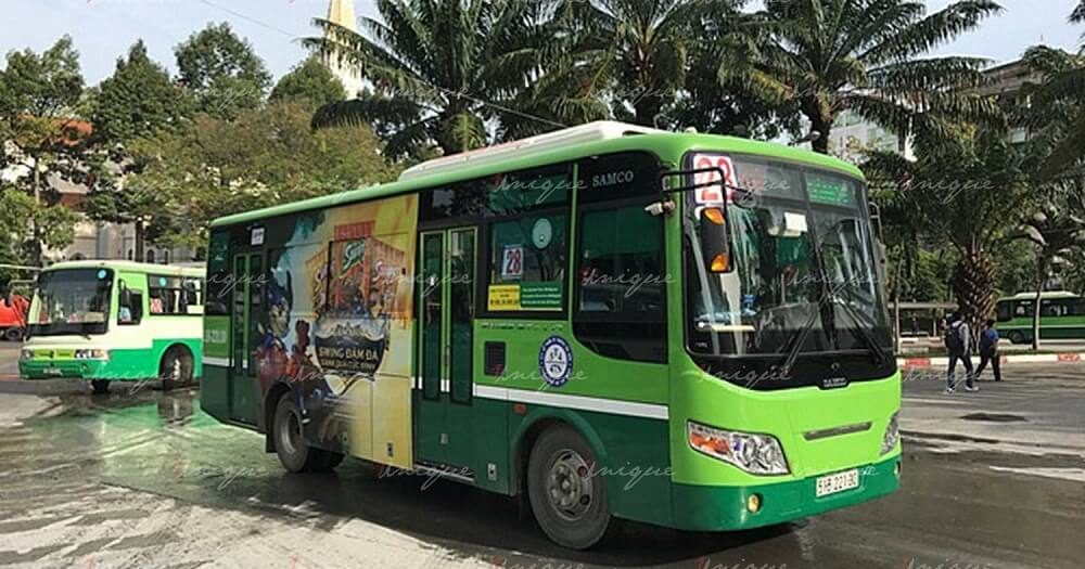 quảng cáo tràn kính trên xe buýt