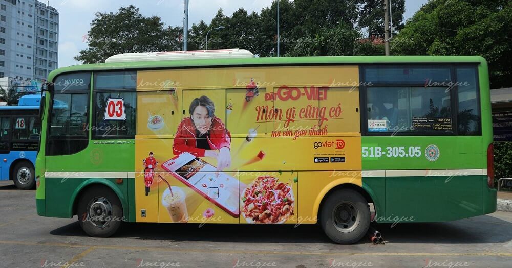 quảng cáo tràn kính trên xe buýt