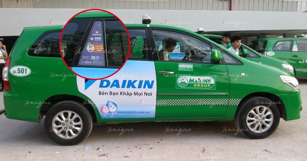 quảng cáo trên kính xe taxi