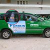 quảng cáo trên kính xe taxi