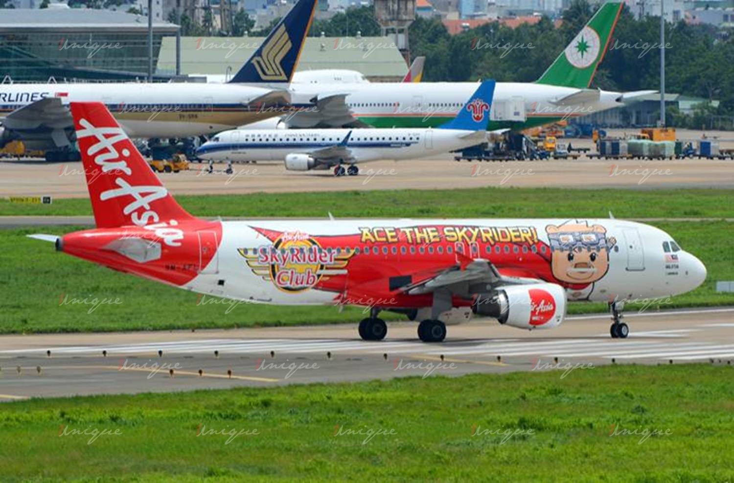 Quảng cáo trên máy bay Air Asia: Hiệu quả và đa dạng quảng cáo trên máy bay Air Asia