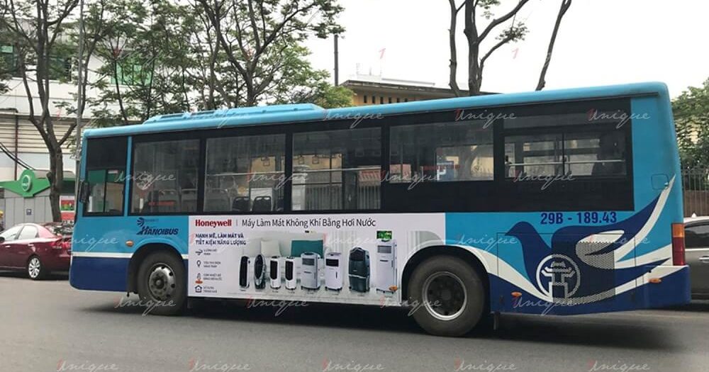 quảng cáo trên thân xe buýt