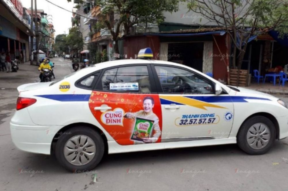 Mì Cung Đình quảng cáo trên xe ô tô và taxi nhân dịp Tết Nguyên Đán Mì Cung Đình quảng cáo trên xe ô tô và taxi nhân dịp Tết Nguyên Đán