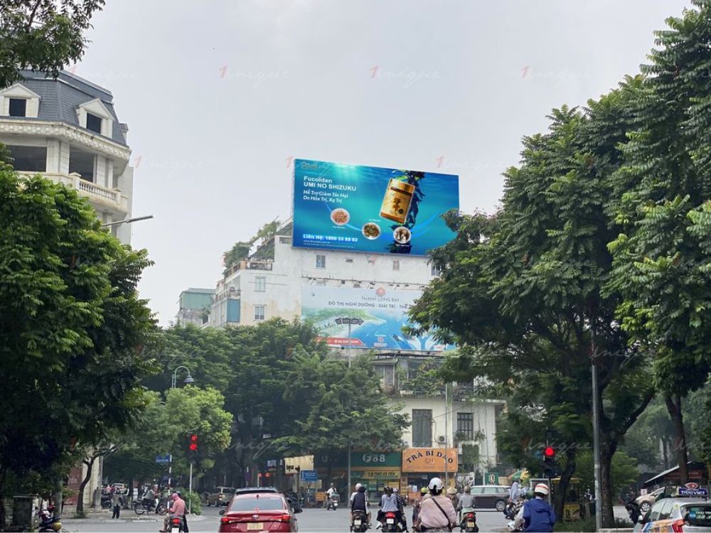Fucoidan phủ sóng với chiến dịch OOH tích hợp (Pano, LED, LCD, quảng cáo nhà chờ xe bus)
