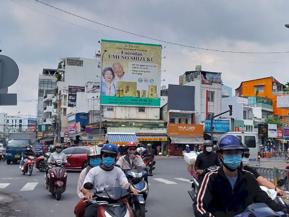 Fucoidan phủ sóng với chiến dịch OOH tích hợp (Pano, LED, LCD, quảng cáo nhà chờ xe bus)